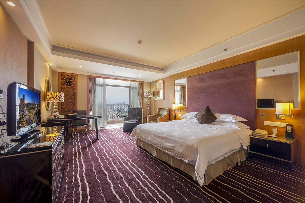 Country Garden Phoenix Hotel Zhaoqing Room photo